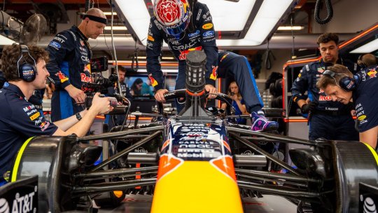 De neoprit! Verstappen rămâne primul și în calificările pentru Singapore Grand Prix