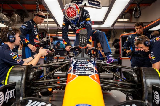 De neoprit! Verstappen rămâne primul și în calificările pentru Singapore Grand Prix