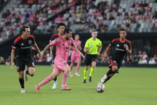 Echipa lui Louis Munteanu, umilită de Leo Messi în MLS!