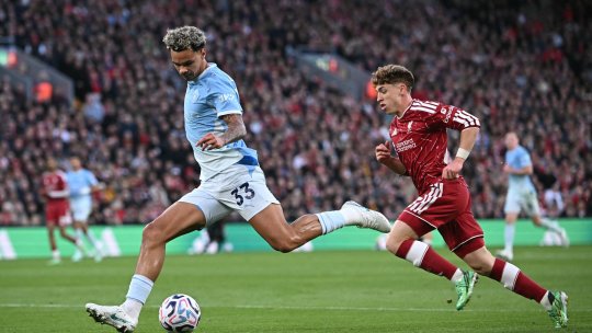 Manchester City nu a avut milă de Liverpool pe Anfield și continuă marșul în Premier League