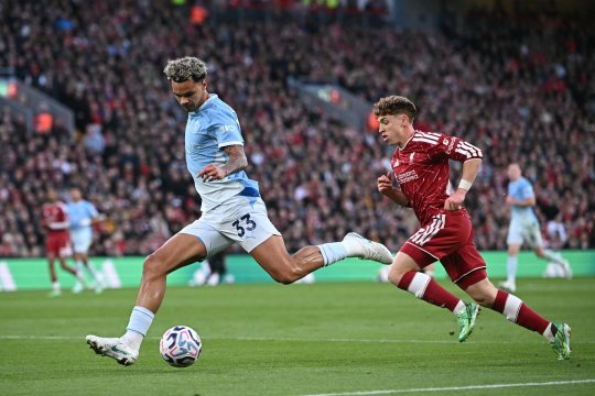 Manchester City nu a avut milă de Liverpool pe Anfield și continuă marșul în Premier League