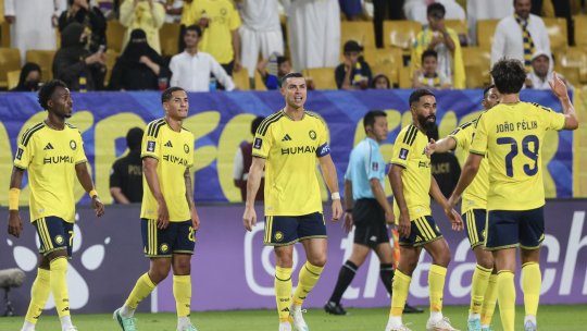 Alertă de securitate la meciul lui Cristiano Ronaldo! O rachetă doborâtă la Riyadh a întârziat partida cu Neftchi Fergana, echipa lui Stipe Perica