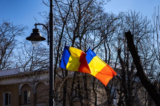 Un președinte din SuperLiga ar fi urinat pe steagul României în văzul mai multor persoane: ”E grav dacă face gesturi de genul acesta!”