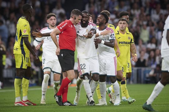 E oficial: ratează El Clasico! Vinicius și-a aflat pedeapsa după ce a tras de păr un adversar și a izbucnit la adresa arbitrului