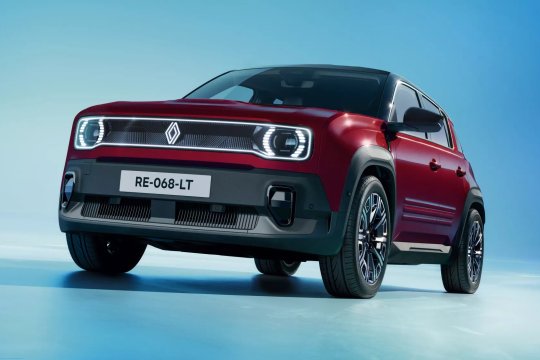 Renault 4 E-Tech electric primește autonomie mai mare și tehnologii noi. Prețuri de la 29.550 de euro în România