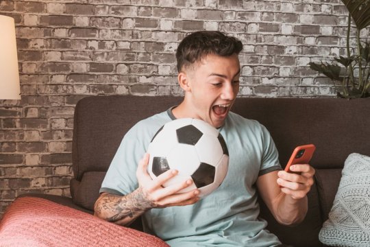 Sport, gaming și al doilea ecran: cum se împarte atenția fanului în timpul unui meci (P)