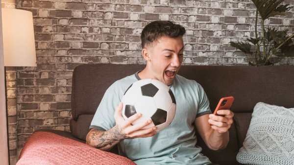 Sport, gaming și al doilea ecran: cum se împarte atenția fanului în timpul unui meci (P)