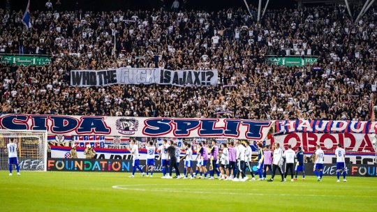Scandări antisemite și mesaje pro-Hitler înainte de Hajduk Split - Ajax! Ultrașii croați au distrus un sicriu cu numele echipei olandeze