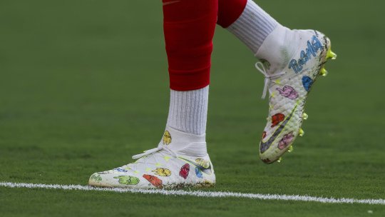 O altă vedetă din fotbal îi ia locul lui Mbappe la Nike! Contract de milioane de euro