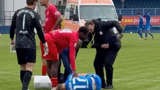 Scene horror în Liga 2! Un fotbalist a suferit o accidentare gravă, iar arbitrajul a declanșat un scandal monstru