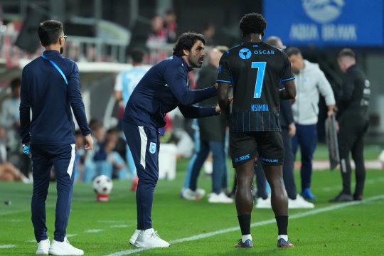Pleacă Steven Nsimba de la Universitatea Craiova? Răspunsul lui Filipe Coelho
