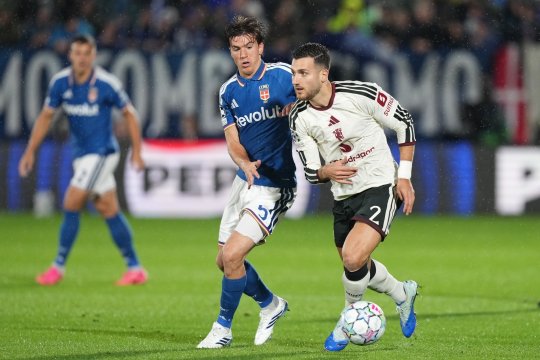 Como - Manchester United 1-0 și Lille - Galatasaray 1-1, ACUM, pe iAMsport.ro. Bayern - Arsenal, Inter - Șahtior și alte cinci dueluri, de la ora 22:00. Se încheie etapa a treia a Ligii Campionilor!