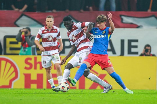 FCSB - Rapid 0-1, ACUM, pe iAMsport.ro. Schimbare la pauză în tabăra roș-albaștrilor!