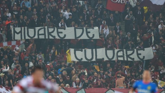 Mesaje provocatoare în derby-ul FCSB - Rapid. Ce bannere au afișat cele două galerii