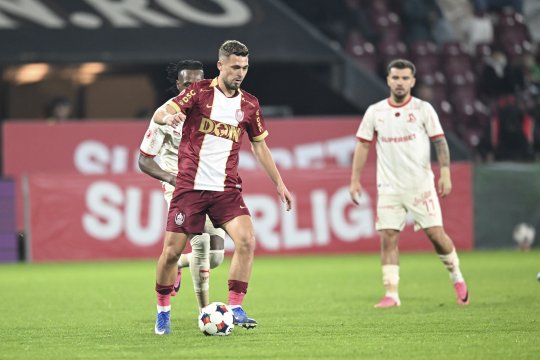 CFR - Dinamo 2-0, ACUM, pe iAMsport.ro. Ignat a majorat avantajul clujenilor cu o lovitură de cap!