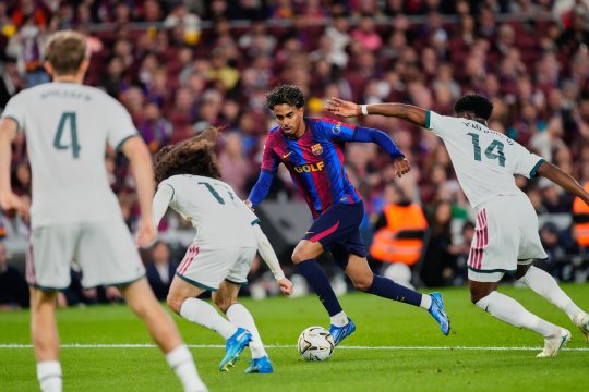 Gică Popescu, prezent la Barcelona - Real Madrid! Cu cine a fost surprins în tribune