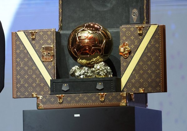 Primele indicii despre câștigătorul Balonului de Aur. Cine ar urma să primească trofeul