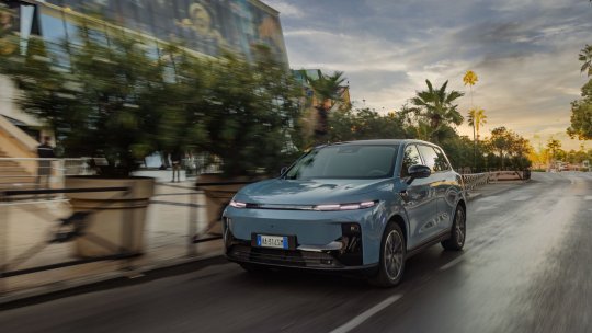 Stellantis începe producția Leapmotor B10 în Spania. Modelul electric B05 va urma pe liniile de asamblare din Zaragoza