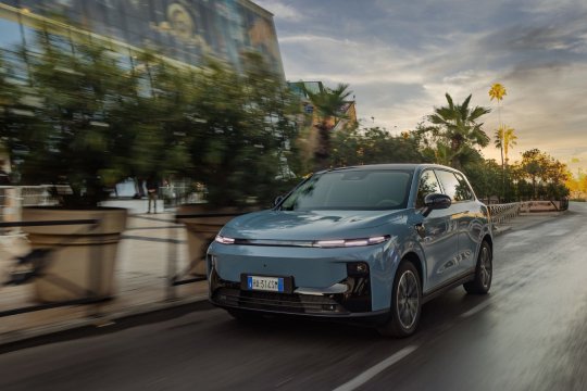 Stellantis începe producția Leapmotor B10 în Spania. Modelul electric B05 va urma pe liniile de asamblare din Zaragoza