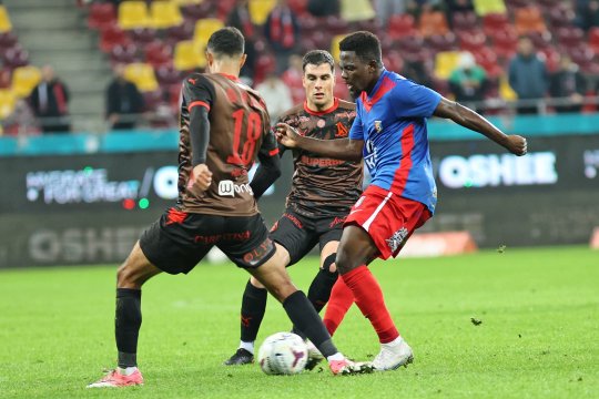 Dinamo - Chindia 4-1, ACUM, pe iAMsport.ro. ”Câinii”, demonstrație de forță pe Arena Națională! Rezultatele zilei în faza grupelor Cupei României