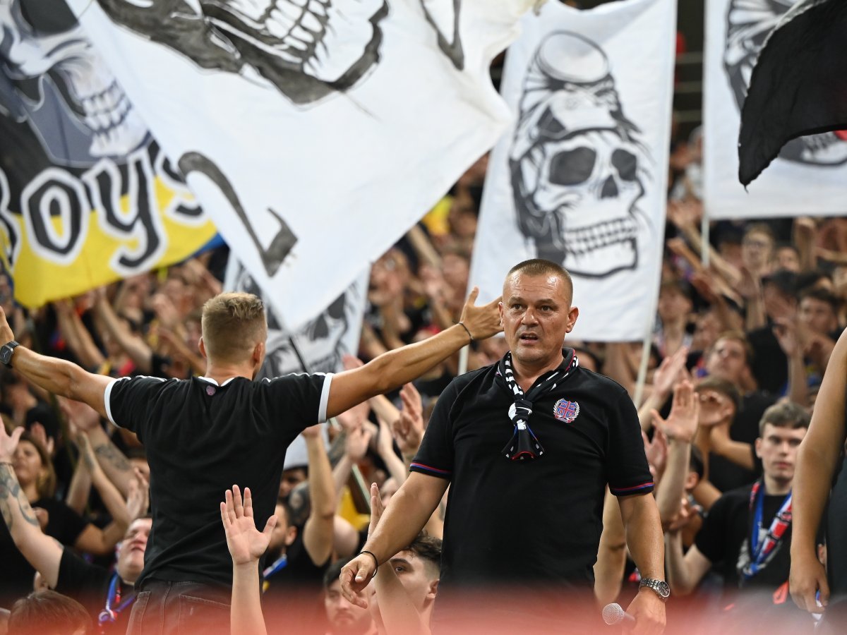 Photo: iAM SPORT FCSB Fan Demands Resignations Over Assistant Coaches