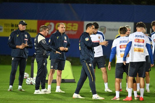 Tensiuni la națională înainte de meciul cu Suedia! Un tricolor a fost pus la punct la antrenament. Băluță acuză probleme
