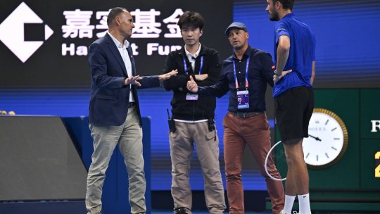 Daniil Medvedev, descalificat în semifinala de la Beijing! Novak Djokovic merge în ultimul act după un moment controversat