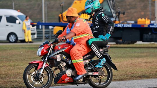 Abandonul lui Russell de la Sepang complică planul Mercedes pentru noul motor