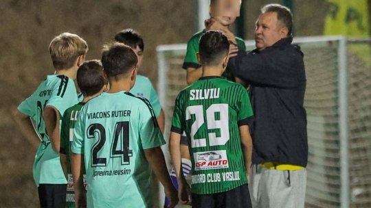 Scene halucinante la un meci de juniori! Un fost fotbalist din Liga 1 și-a strâns de gât propriul elev, de față cu ceilalți copii