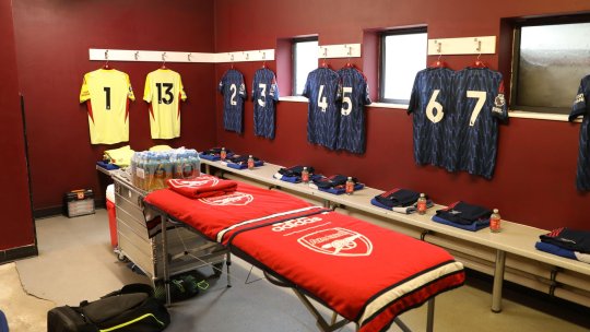 A semnat cu Arsenal și este în culmea fericirii: ”Niciodată nu i-a fost greu”. Bunicul a jucat la juniorii Universității Craiova