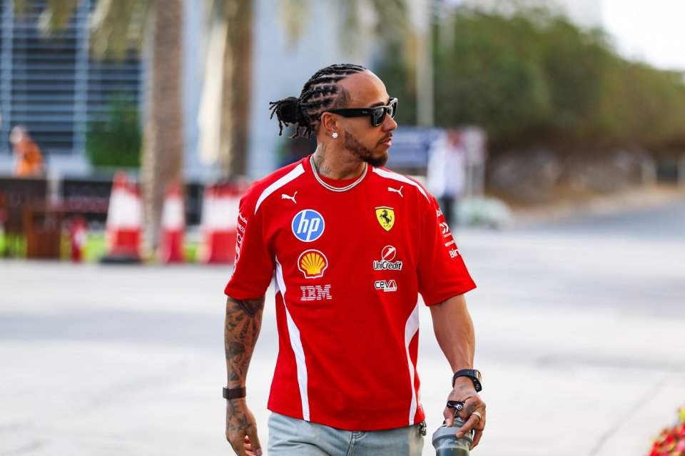 Lewis Hamilton a semnat cu Ferrari în 2025