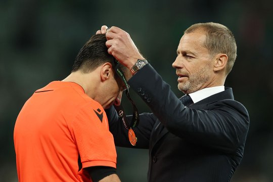 UEFA lansează un nou premiu anual, destinat arbitrilor