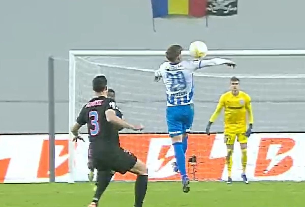 Faza în care Luca Băsceanu ar fi comis un henț înainte de golul de 2-1 înscris de Craiova