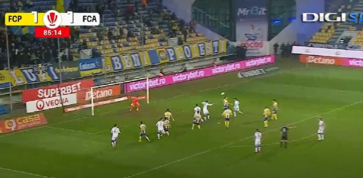 Faza din minutul 86, când s-a anulat reușita piteștenilor