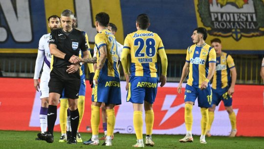 Radu Petrescu i-a explicat lui Mario Tudose de ce a anulat golul Argeșului: ”I s-a transmis în cască”