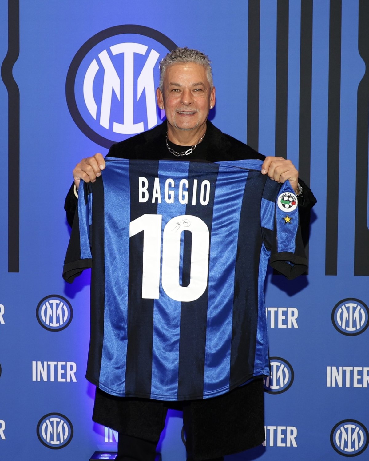 Baggio a evoluat în tricoul Interului timp de două sezoane, 1998-2000, perioadă în care a fost antrenat și de Mircea Lucescu