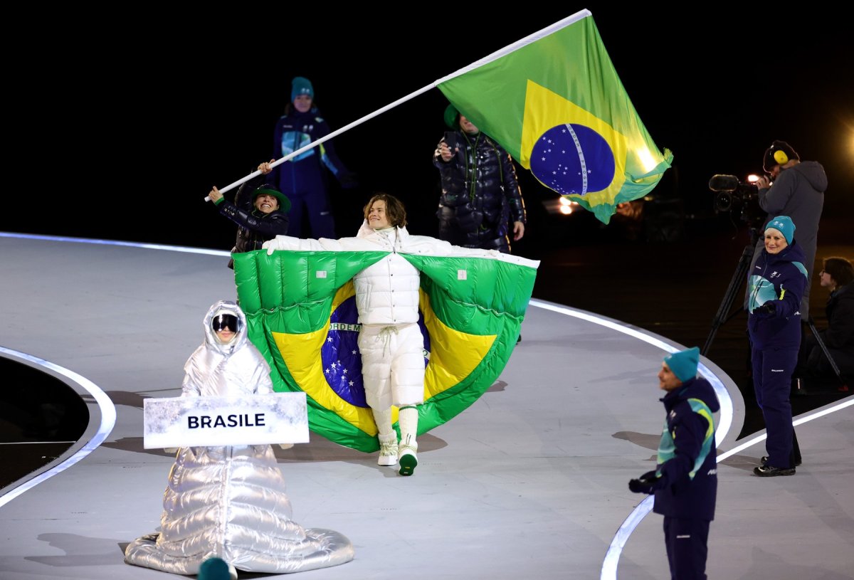 Lucas Braathen a purtat o haină spectaculoasă realizată de casa de modă Moncler la ceremonia de deschidere