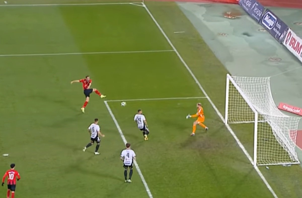 Dintr-o poziție foarte bună, Marton Eppel a tras paralel cu poarta