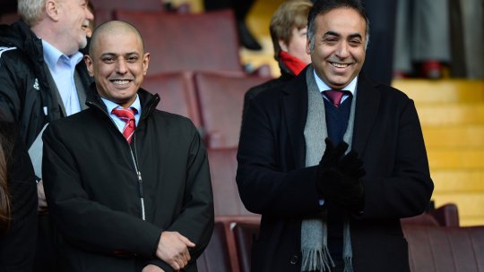 Fostul patron din Premier league, înjunghiat în propria locuință