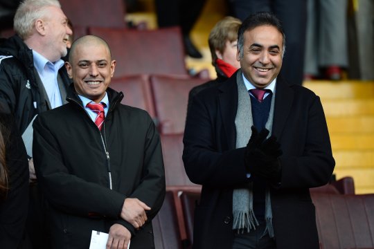 Fostul patron din Premier league, înjunghiat în propria locuință