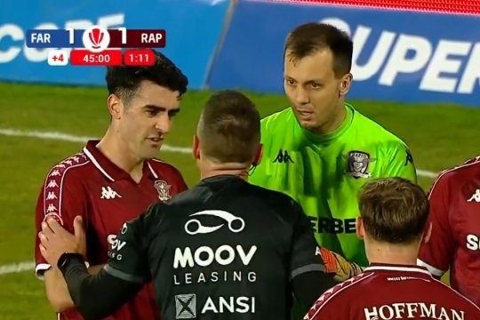 A comis un penalty la 16 minute după ce a fost trimis în teren! Coșmar pentru nou-venitul de la Rapid