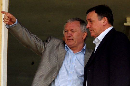 Porumboiu, atac fără precedent la adresa antrenorului român care a jucat la Vaslui: ”I-am luat medicamente pentru hepatită, acum e obraznic!”
