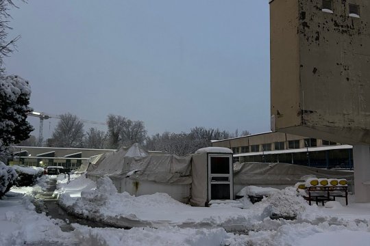 Imagini dezolante de la ”Lia Manoliu”! Balonul s-a prăbușit din cauza zăpezii