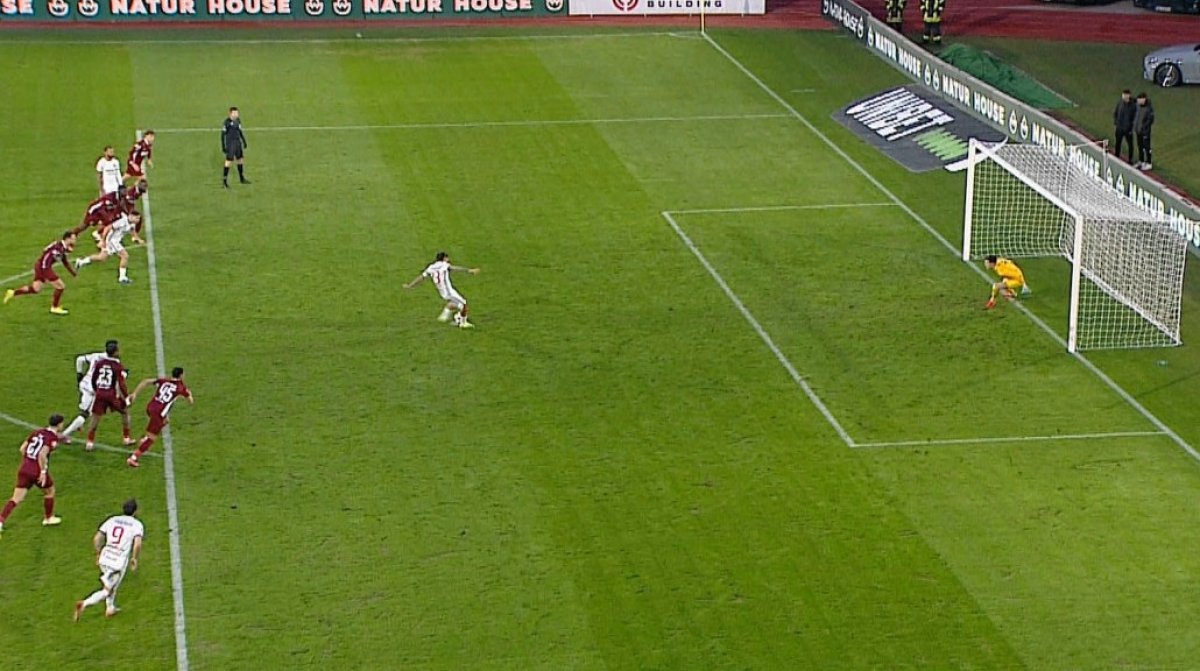 Momentul executării penalty-ului de către Eduard Florescu