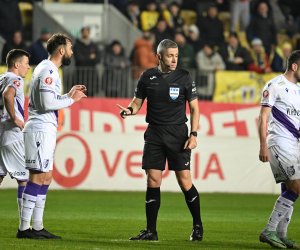 Fostul fotbalist din Liga 1 i-a luat apărarea lui Radu Petrescu: ”E fără intenție!”. Naum, siderat: ”O prostie! Tu vorbești serios?!”