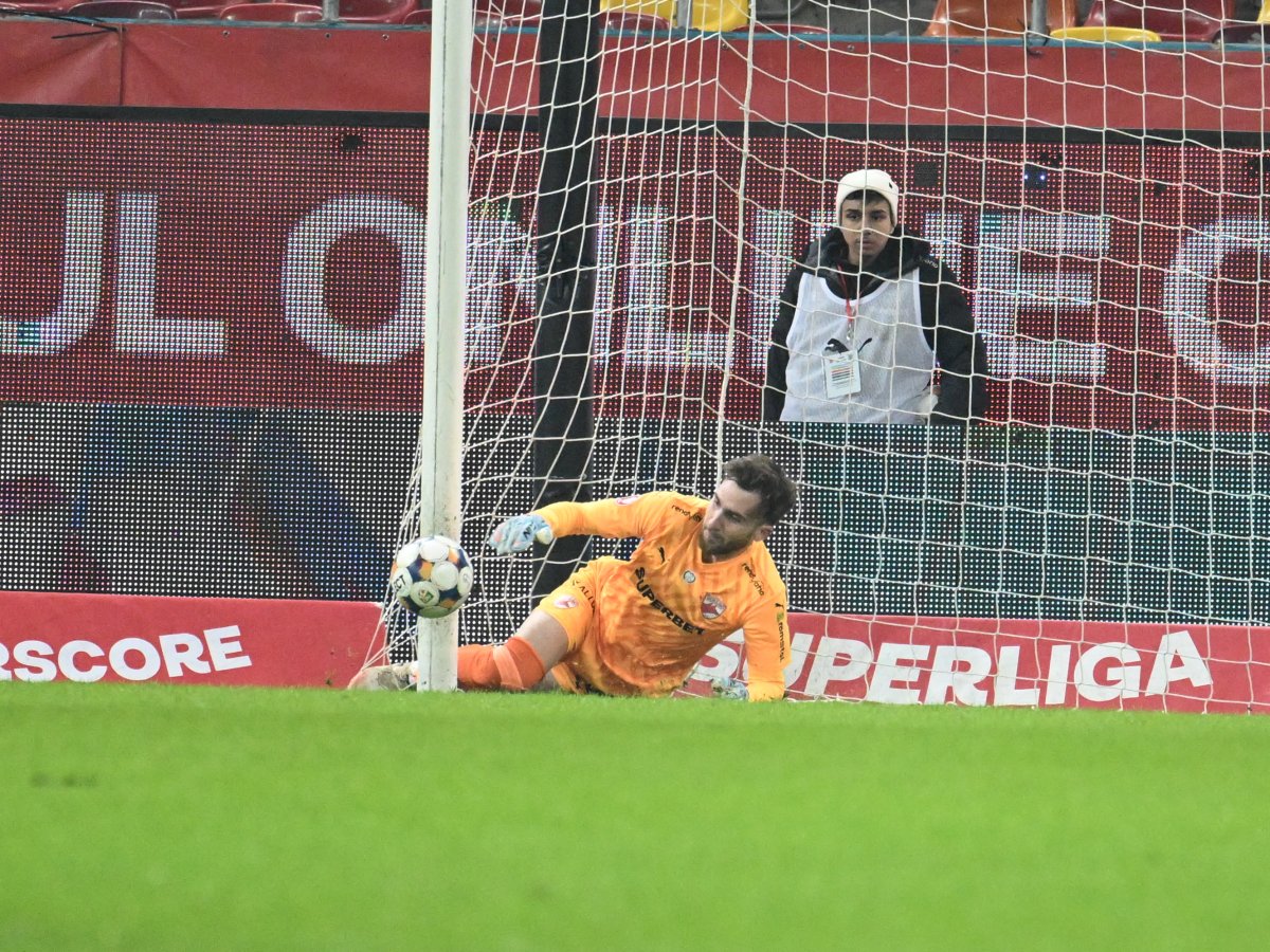 În minutul 65 al partidei Dinamo - Slobozia 1-0, Roșca a respins cu greu șutul lui Carnat, iar arbitrii au considerat că mingea n-a depășit linia porții. Tehnologia folosită de DigiSport a demonstrat că a fost gol valabil pentru oaspeți