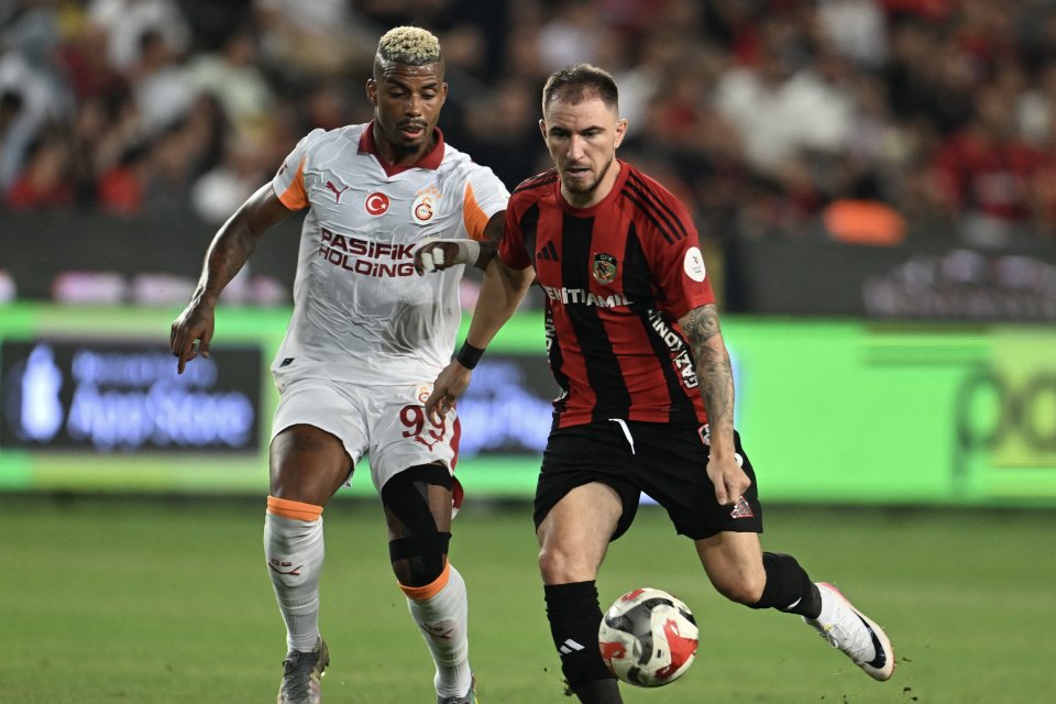 Deian Sorescu a suferit o fractură la osul metacarpian al mâinii stângi