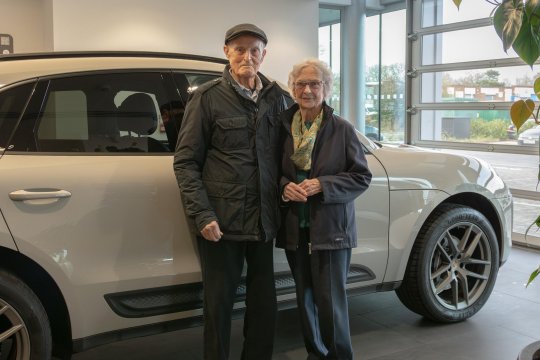 Dragoste, timp și un vis pe patru roți. Porsche și povestea emoționantă a unui cuplu nonagenar