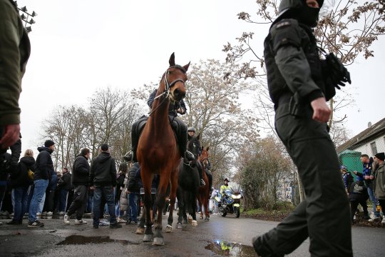 Cadou de 5.000 de euro la înfrângere. Șeful echipei a intrat în vestiar pe cal: ”Am zis că ne împușcă!”