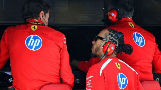 Hamilton, Ferrari și vocea de la radio. Noul sezon începe cu o ecuație deschisă
